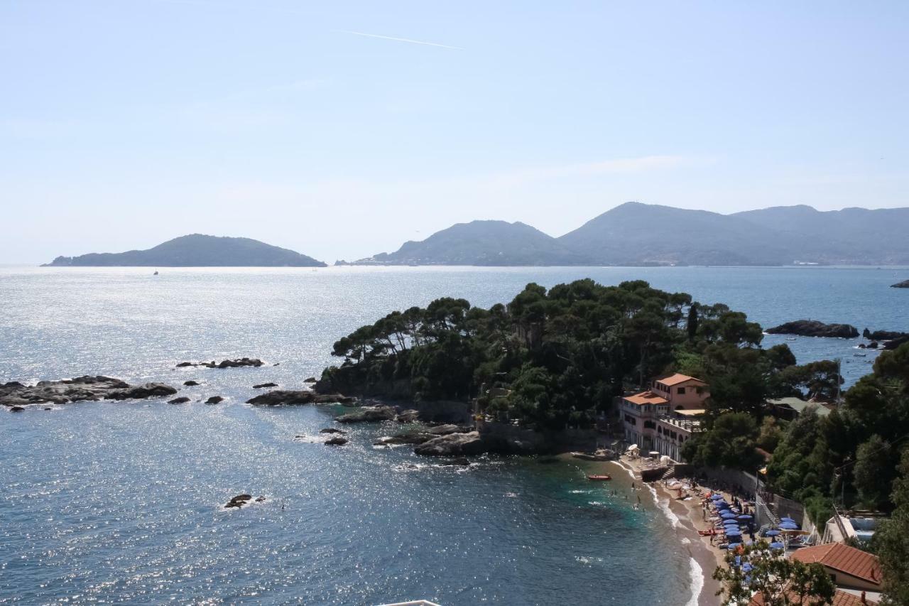 Sulla Spiaggia Di Toto E Tota Tellaro Exterior photo